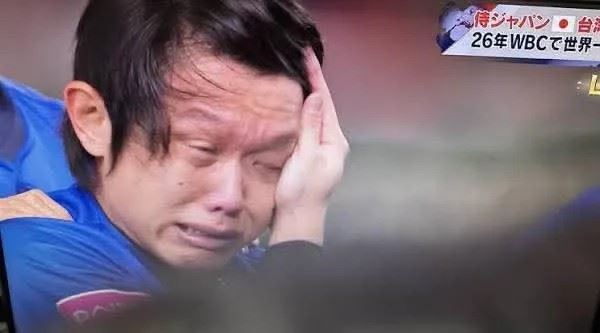 台韓大戰奪勝「陳冠宇爆哭」畫面瘋傳！撞臉王世堅，吸34萬網朝聖。（圖／翻攝自Threads @95fck_20）