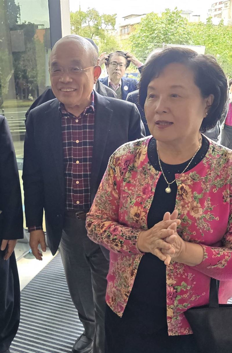 蘇貞昌夫婦朝聖楊烈演唱會。（圖／印太戰略智庫提供）