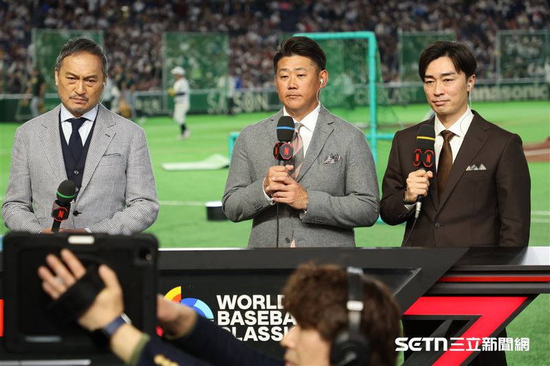 WBC日澳戰，男星二宮和也、渡邊謙、「平成怪物」松坂大輔和和田毅在場內講評。（圖／特派記者劉彥池攝影）