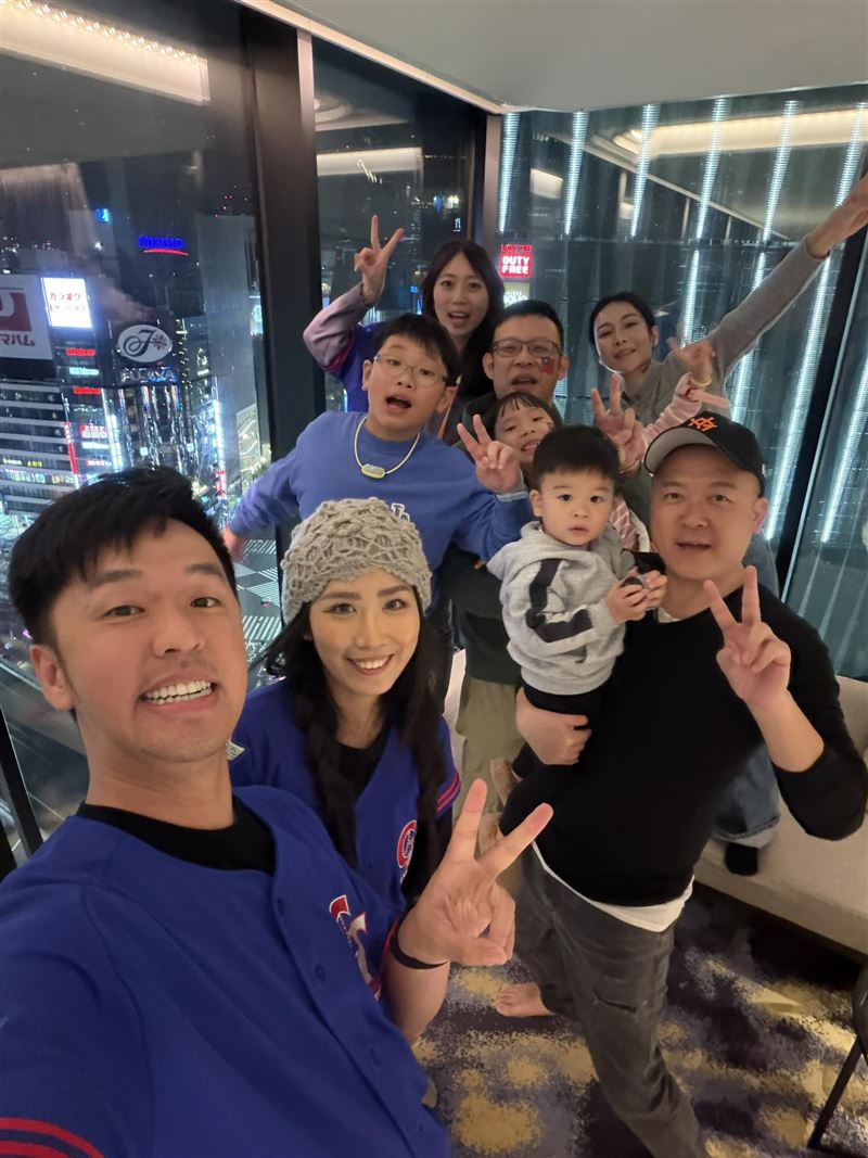 香蕉和老婆飛東京為台灣隊應援，連喊四天喊到沒聲音。（圖／翻攝自Threads @bnn0705）