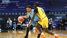 高雄全家海神新洋將杭特（Hunter Maldonado）在最後0.8秒將功贖罪，投進致勝2分。（圖／TPBL提供） 