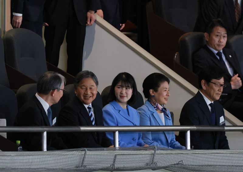 天皇親臨東京巨蛋。(圖/讀賣新聞社提供)