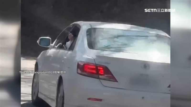 獨／前車每30秒撒米噴水　民俗專家揭真相