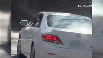 獨／前車每30秒撒米噴水　民俗專家揭真相