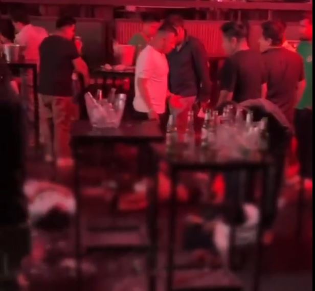 祕魯夜店爆炸，至少有33人受傷，其中5人傷勢嚴重。（圖擷自「@ElPergaminosv」X帳號）