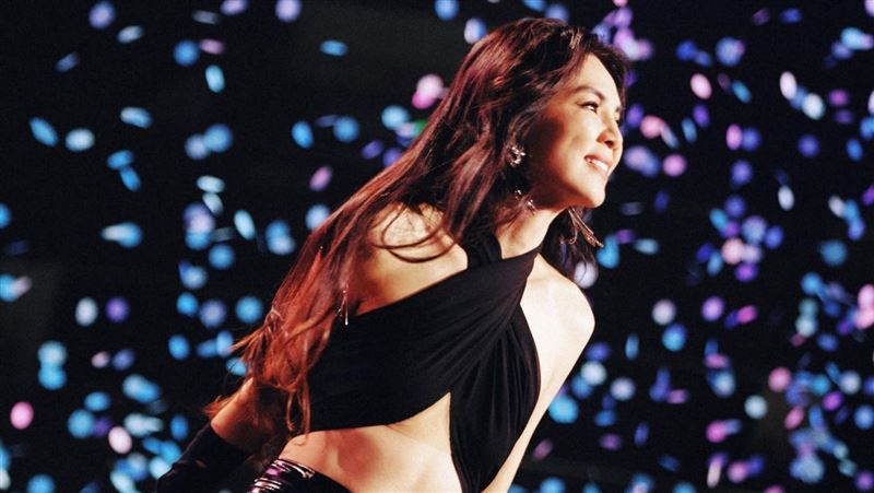 44歲Ella暴瘦模樣驚人！腹部大幅度凹陷