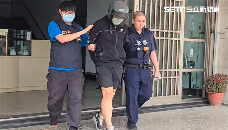 被媒體質問是否要向被害家屬道歉？他全程低頭不發一語。（圖／民眾提供）