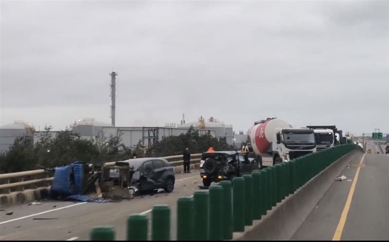 台61線北上觀音路段,今(9日)發生嚴重事故。(圖/記者石明啟翻攝)