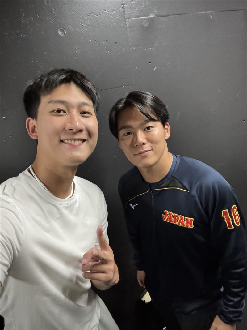 沙子宸（左）追星成功，合照頂尖投手山本由伸（右）。（圖／翻攝自沙子宸Threads）