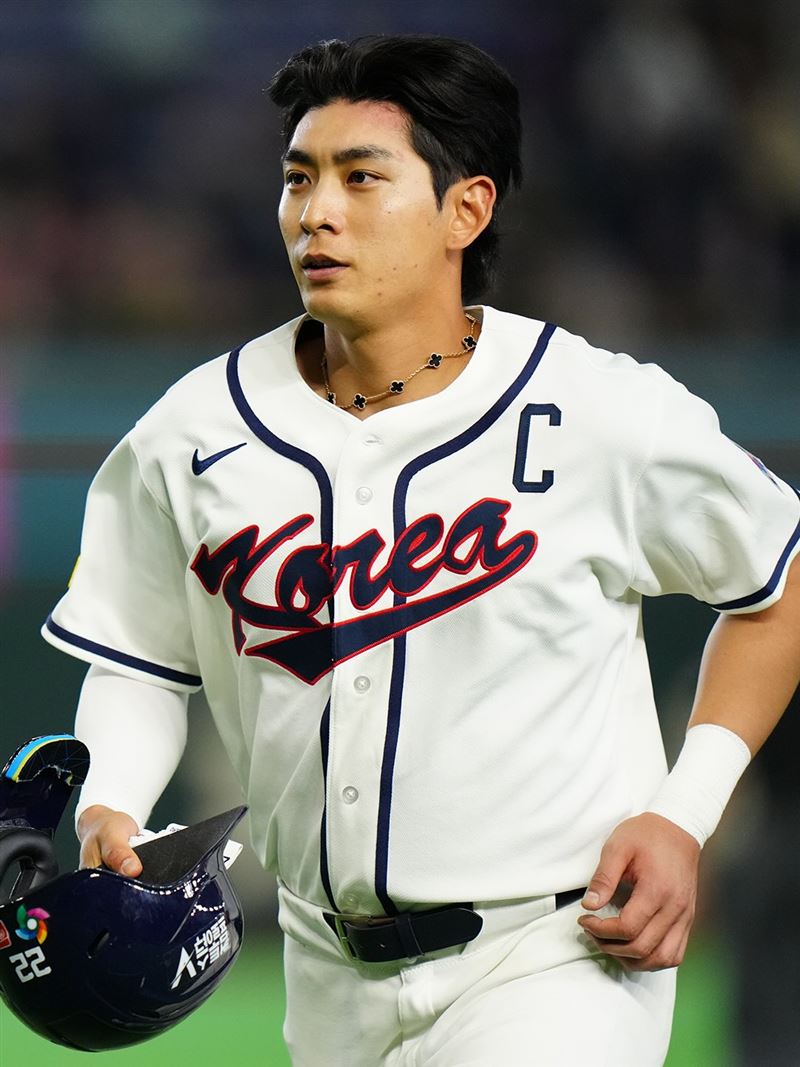 網友針對李政厚配戴「昂貴幸運物」梵克雅寶項鍊上場痛罵。（圖／翻攝自kbo1982臉書）