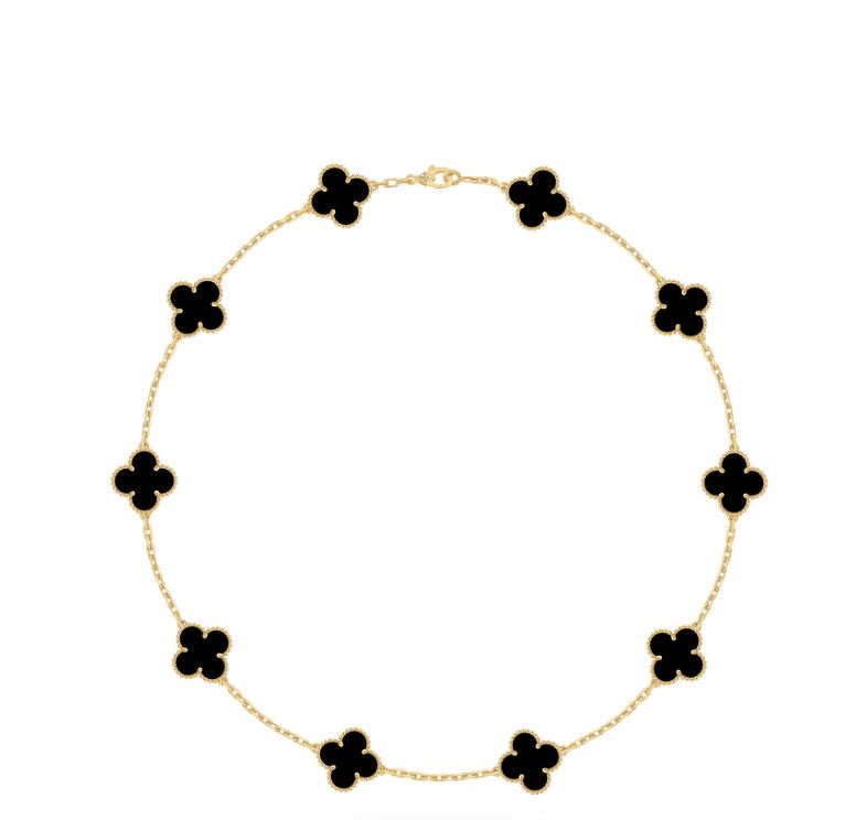 梵克雅寶Alhambra鑲嵌縞瑪瑙，10枚四葉幸運草圖案項鍊，價值台幣320,000元。（圖／翻攝自梵克雅寶官網）