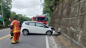 倪男毒駕自撞山壁現場情形。（圖／翻攝畫面）