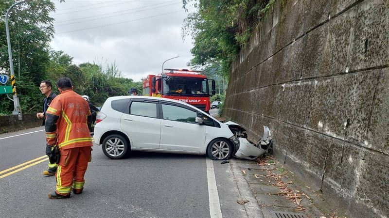 男開車跑山恍神自撞　毒駕肋骨撞斷遭送辦