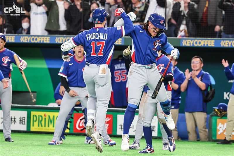 讚啦！WBC台灣隊創20年紀錄5：4首贏韓國。《冠軍之路》書中「從好想贏韓國，到好好贏韓國」再寫下震撼狂喜新頁。（圖／翻攝自CPBL）