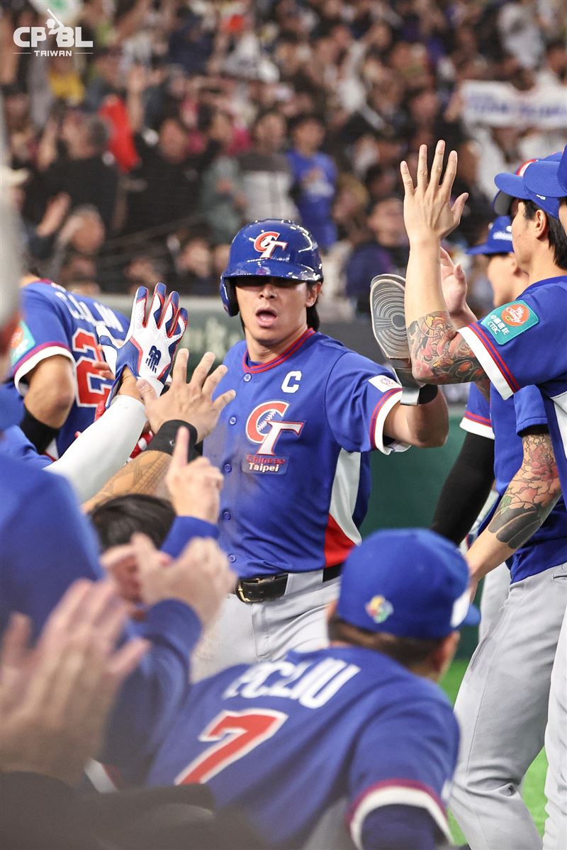 讚啦！WBC台灣隊創20年紀錄5：4首贏韓國。《冠軍之路》書中「從好想贏韓國，到好好贏韓國」再寫下震撼狂喜新頁。（圖／翻攝自CPBL）