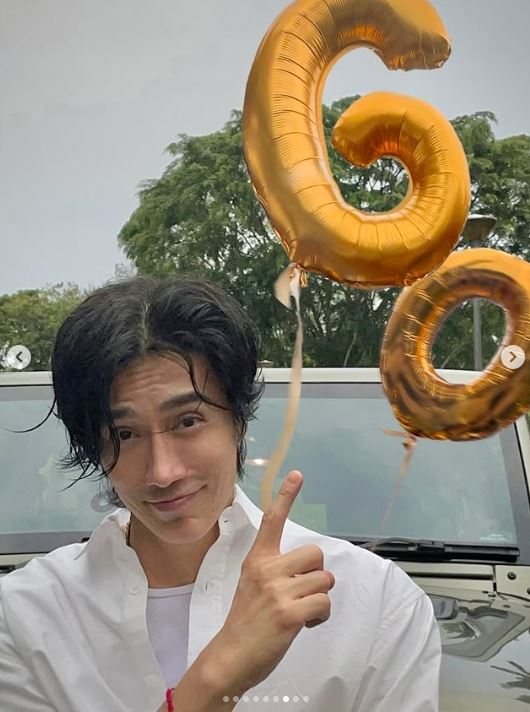 他過60歲生日看起來卻像30歲,轟動華人社會的凍齡男神陳傳多曝光12個保持年輕的關鍵秘密。(圖/翻攝自IG @chuando_chuandoandfrey)