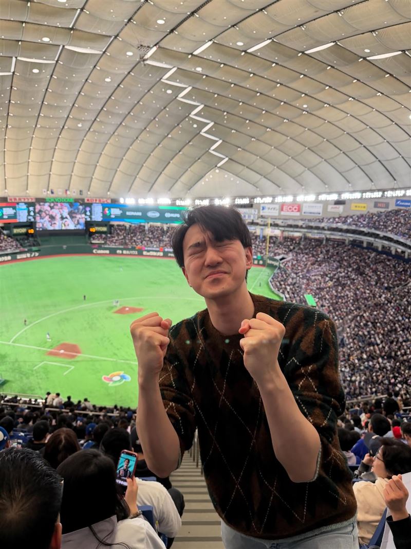 徐薇兒子江大成飛日本。（圖／翻攝自Threads @tachengchiang）