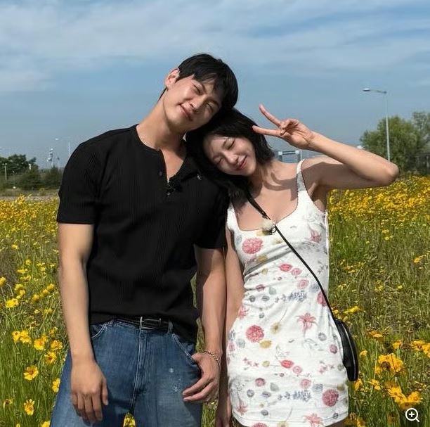 趙珆乾坦言現在與金高恩目前是「關係很好的朋友」。(圖/翻攝自IG @Netflixkr)