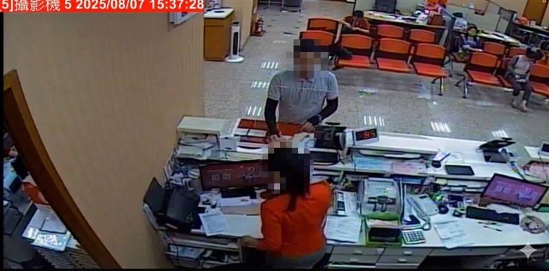 滿堂紅負責人說服其他公司提供銀行帳號,可獲得詐款千分之一的回扣。(圖/翻攝畫面)