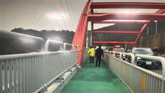 新／關渡橋墜河意外！男墜落淡水河命危