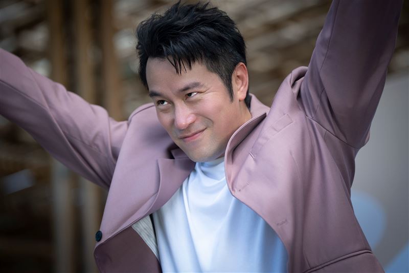 張孝全不計形象演出。(圖/公視提供)