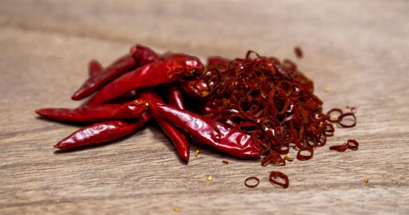 醫師張家銘指出，吃辣後出現發熱、冒汗等反應，以身體運作的角度來看，等於是代謝開關被打開了（示意圖／photoAC）