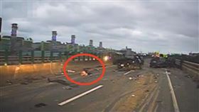 西濱,曳引車,轎車,小貨車（圖／翻攝畫面）