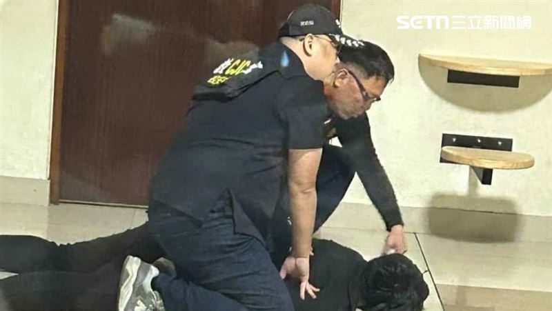 17歲護專生…持刀闖校「咆哮起舞割拇指」
