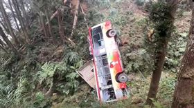  杉林溪，遊園接駁巴士，電動車，失控墜谷，8人傷勢曝(圖／翻攝畫面)
