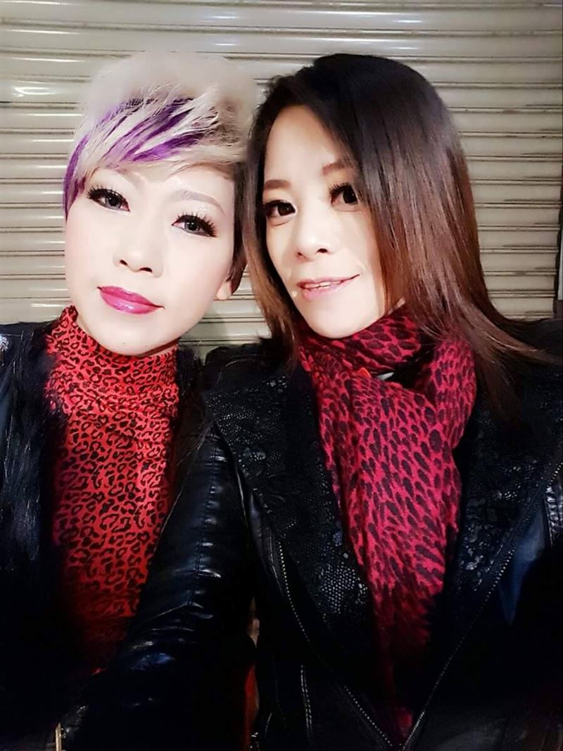 夏芸（右）震驚藍薰辭世。（圖／翻攝自夏芸臉書）