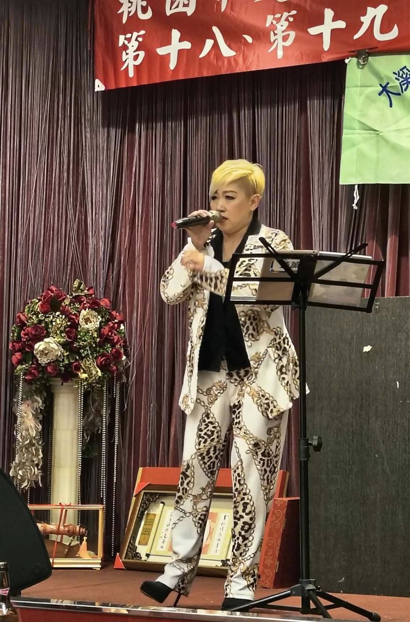 女歌手藍薰生前時常演出。（圖／翻攝自夏芸臉書）