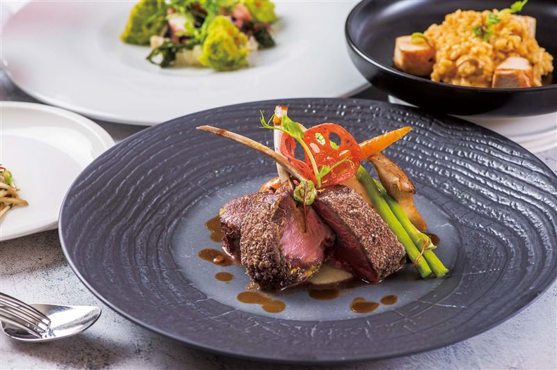 喜歡西餐廳套餐精緻味美，適合雙人或家庭共享，餐桌氛圍溫馨滿足。(菜色隨季節調整)（圖／飯店旅宿業者提供）
