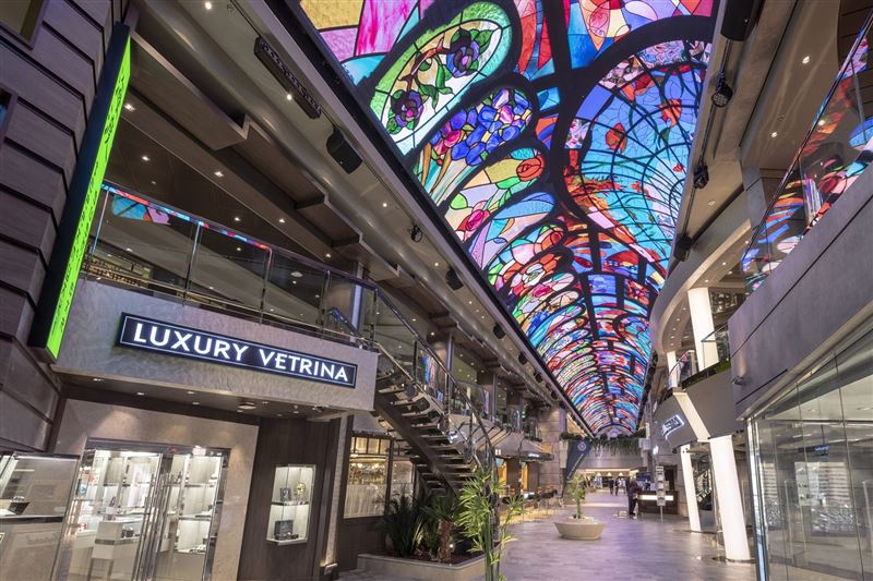 MSC榮耀號標誌性「榮耀大道」。（圖／MSC地中海郵輪提供）