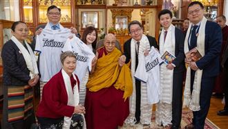 吳沛憶赴印　達賴加持Team Taiwan球衣