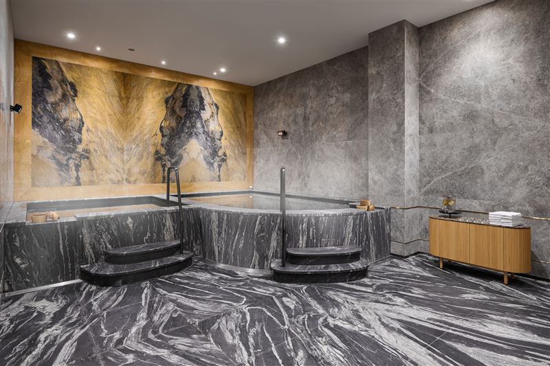 台北漢來大飯店-春日出遊必體驗溫暖身心的三溫暖設施，在奢華大氣的國際俱樂部空間享受放鬆療癒時光。（圖／飯店旅宿業者提供）