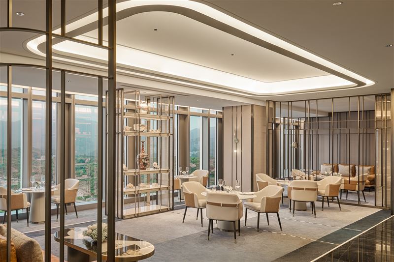 入住「雙寵奢享買一送一」住房專案尊享貴賓軒行政酒廊禮遇，享受在高空25樓舒適空間俯瞰台北市絕美城市與山景交織絕美天際線。（圖／飯店旅宿業者提供）