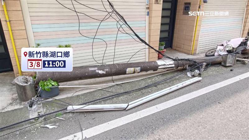 昨（8）日工程吊車從工地開出後，未將吊臂收起造成多處損壞