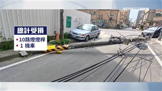 吊車忘收8米長吊臂　10路燈、1機車受損