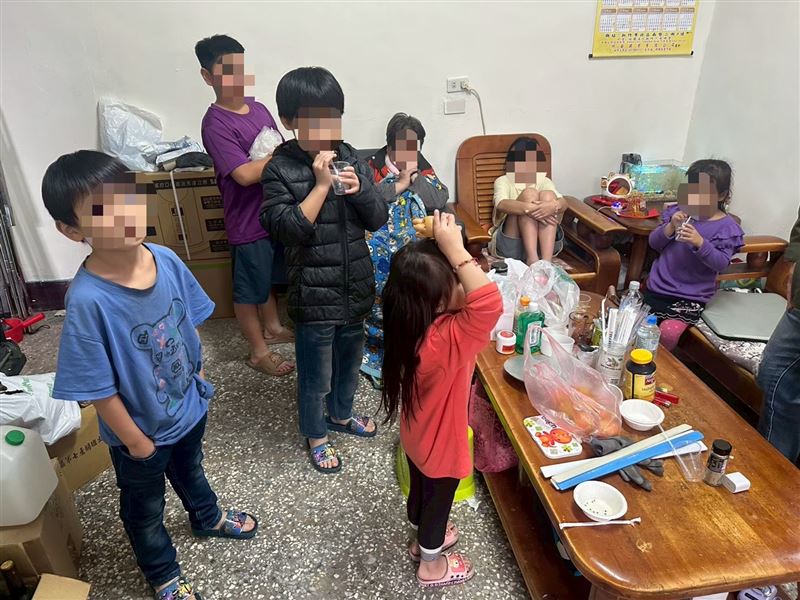 乳癌四期阿嬤阿春姨哭求別救我！癌末不敢治療，怕拖垮11口兒孫全家，天天以淚洗面哭斷腸。（圖／《愛的延續》公益協會提供）