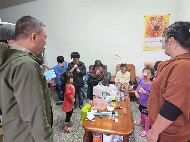 乳癌四期阿嬤阿春姨哭求別救我！癌末不敢治療，怕拖垮11口兒孫全家，天天以淚洗面哭斷腸。（圖／《愛的延續》公益協會提供）