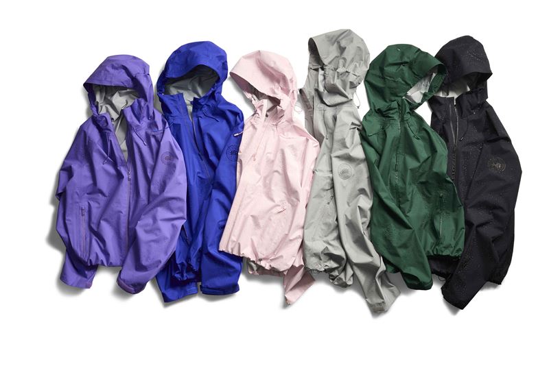 Canada Goose 雨衣系列正式登場,搭配溫潤內斂、高度實穿性的色彩,於機能語彙之中勾勒俐落而鮮明的當代風格。(圖/品牌業者提供)
