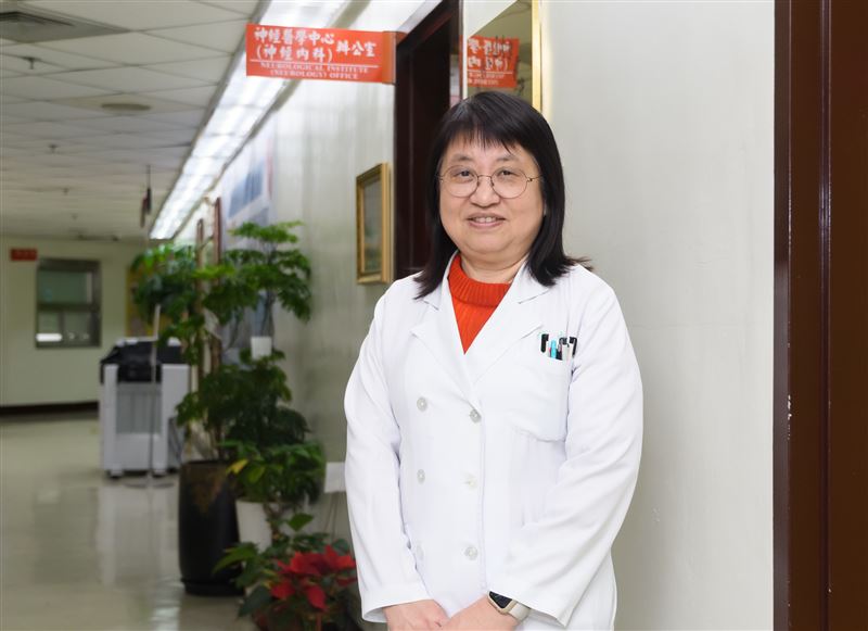 北榮神經內科傅中玲醫師提醒，若長輩出現記憶力下降、判斷力改變或個性明顯變化，建議及早接受專業評估，以免將失智症誤認為正常老化。(圖/醫師提供)