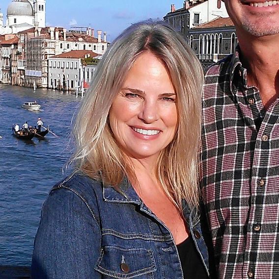 珍妮佛魯尼恩半息影後,改當一名老師。(圖/翻攝自jennifer runyon corman臉書)