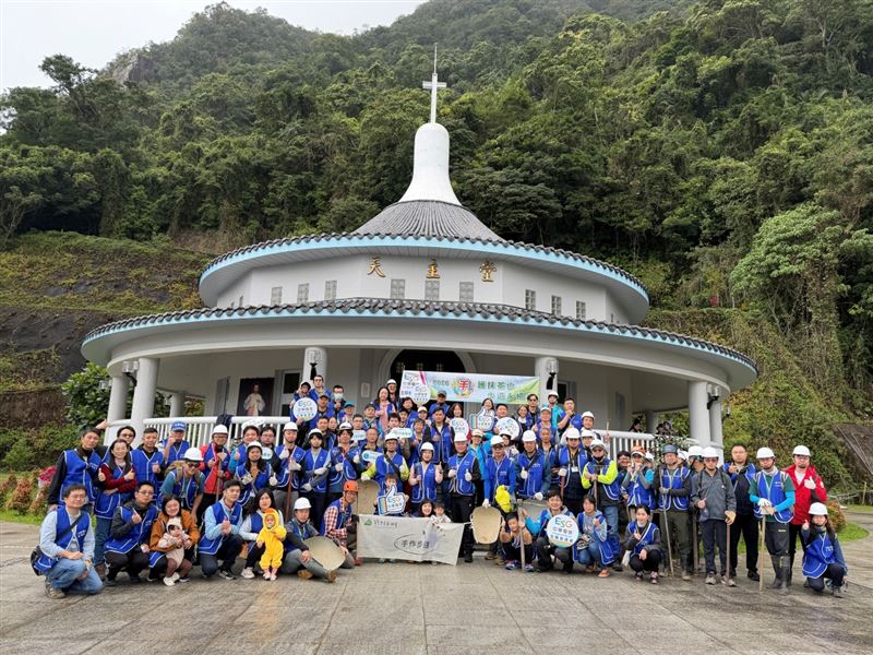 中華電信手護抹茶山ESG活動大合照。(圖/電信業者提供)