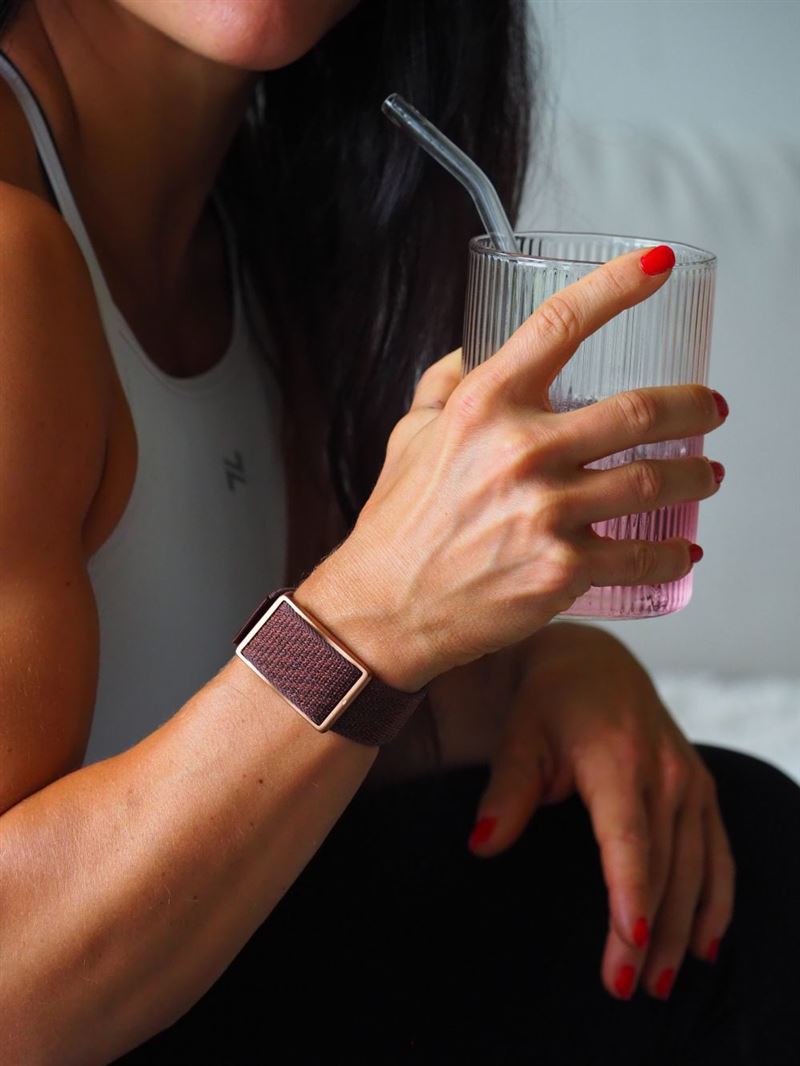 Polar Loop採用無螢幕、無按鍵設計,搭配柔軟尼龍腕帶與纖細錶扣。(圖/品牌業者提供)