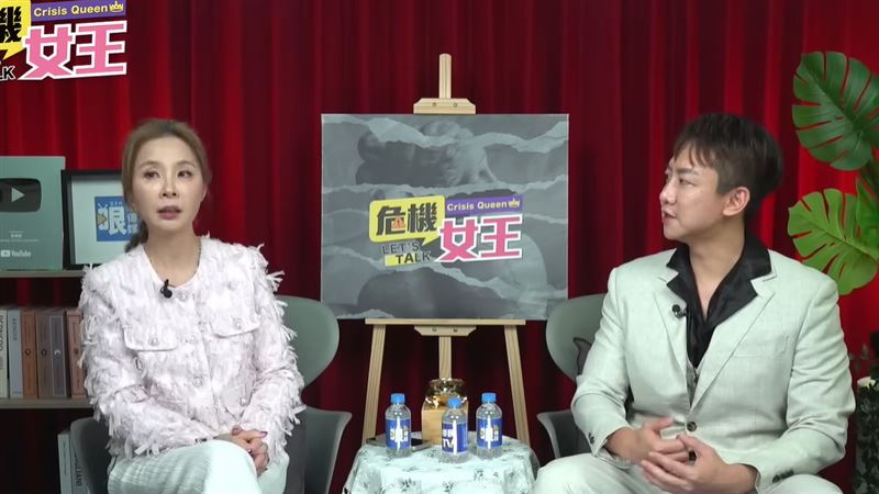 許聖梅（左）訪問謝智博。（圖／翻攝自YT @哏傳媒）