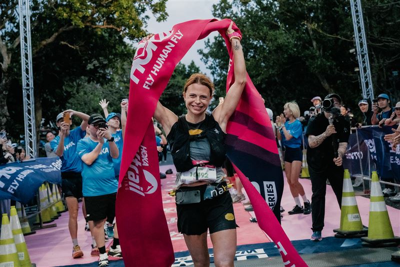 全球35國、3,000名跑者齊聚墾丁挑戰UTMB越野賽。賽事結合珊瑚礁地形與絕美海景，並納入海廢藝術與在地米香文化，讓台灣自然地景躍上國際，展現強大運動凝聚力。（圖／Xtrail提供）