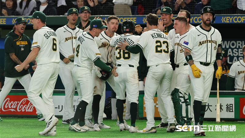 WBC韓澳戰，澳洲隊二壘手巴札納（Travis Bazzana）敲出安打，比數變成2：6。（圖／特派記者劉彥池攝影）