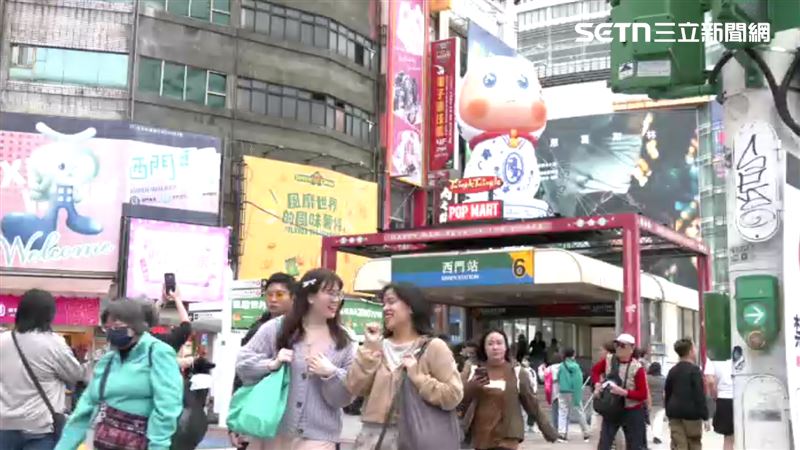 台北燈節展出期間，西門禁菸讓來逛的遊客給出好評。（示意圖／資料照）