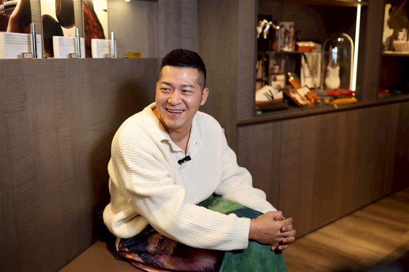 草爺擁有相當多副業。（圖／記者鄭孟晃攝影）